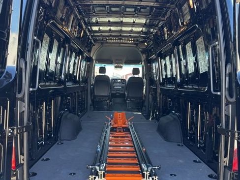 Used 2025 Mercedes-Benz Sprinter 2500 image 10