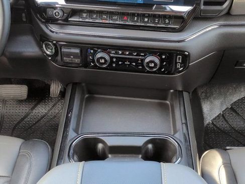 Used 2024 Chevrolet Silverado 2500 ZR2 w/ Technology Package AWD/4WD image 18