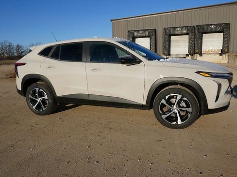 New 2026 Chevrolet Trax RS image 2