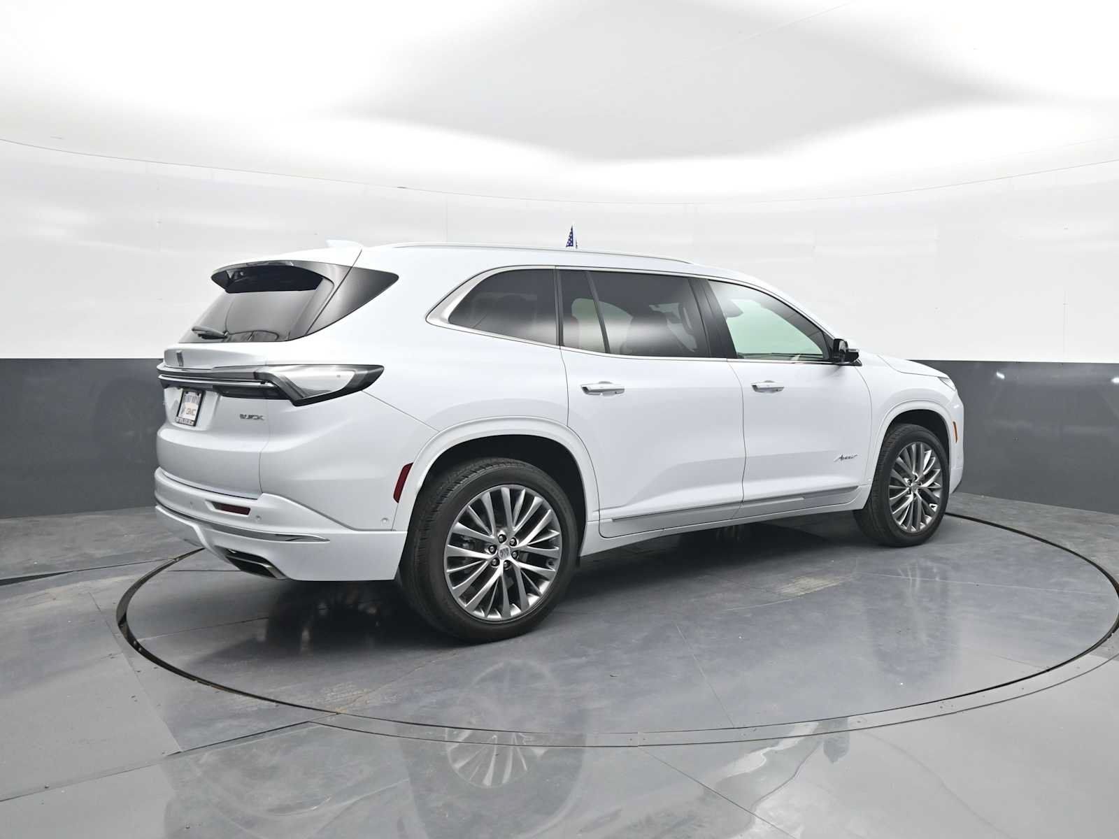 Used 2026 Buick Enclave Avenir w/ Super Cruise Package AWD/4WD image 8