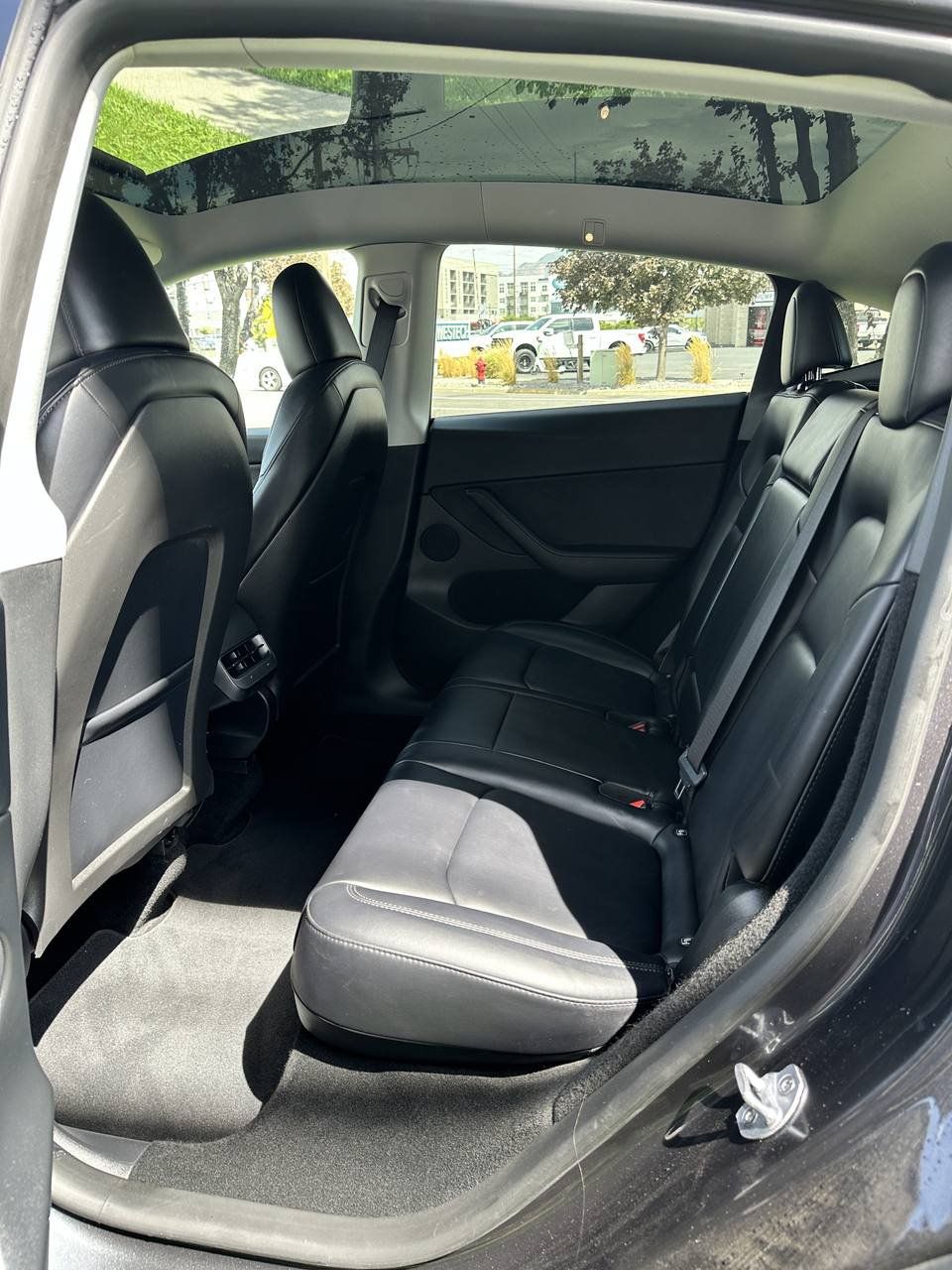 Used 2024 Tesla Model Y Long Range AWD/4WD image 18
