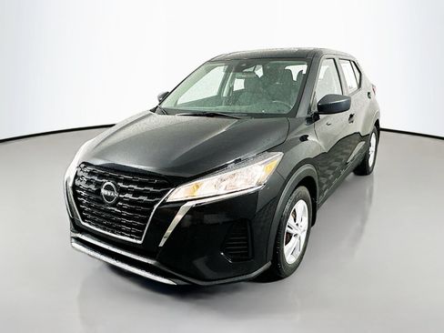Used 2022 Nissan Kicks S FWD image 3