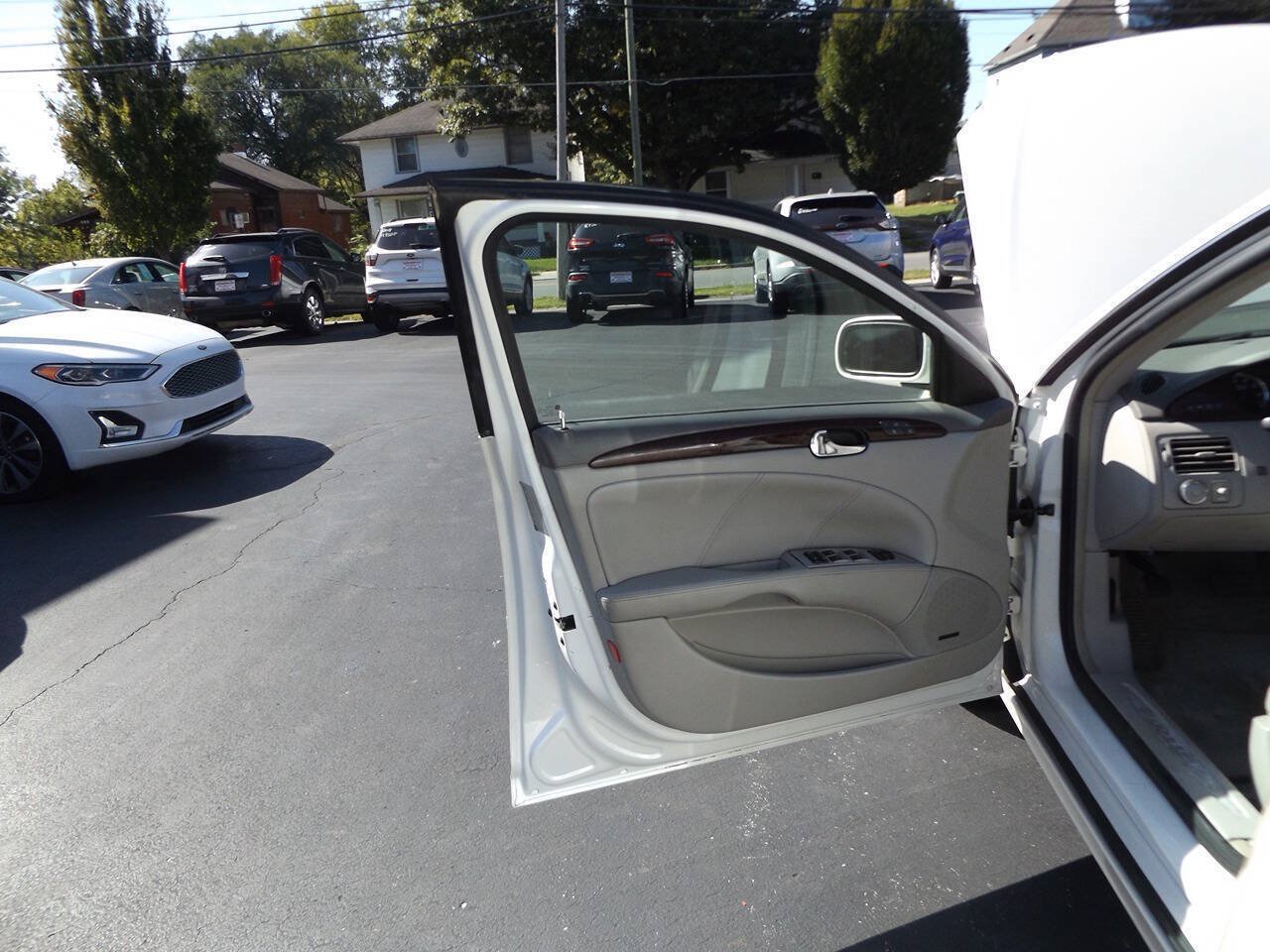Used 2011 Buick Lucerne CXL FWD image 18