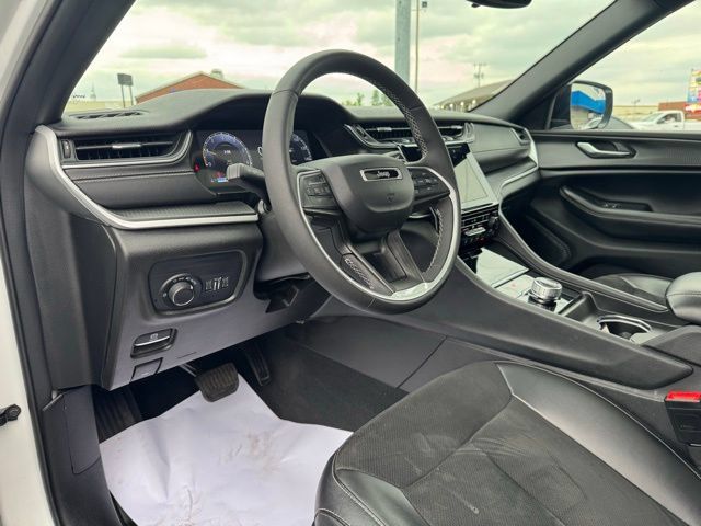 Used 2023 Jeep Grand Cherokee Altitude AWD/4WD image 18