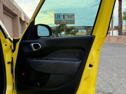 Used 2017 FIAT 500L Trekking w/ Urbana Appearance Package image 21