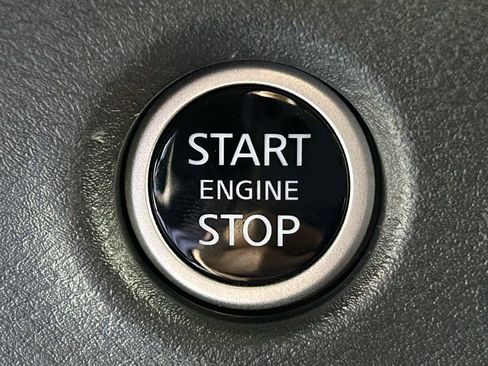 Used 2025 Nissan Frontier PRO-4X image 25