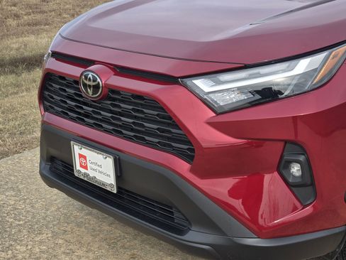 Used 2024 Toyota RAV4 XLE Premium image 10