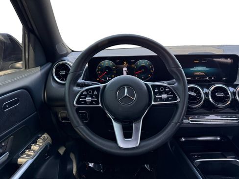 Used 2022 Mercedes-Benz GLB 250 w/ Premium Package Lite image 12