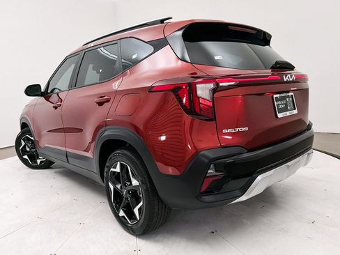 Certified 2025 Kia Seltos S FWD image 7
