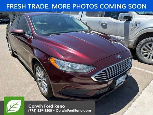 Used 2017 Ford Fusion SE w/ Fusion SE Technology Package FWD image 1