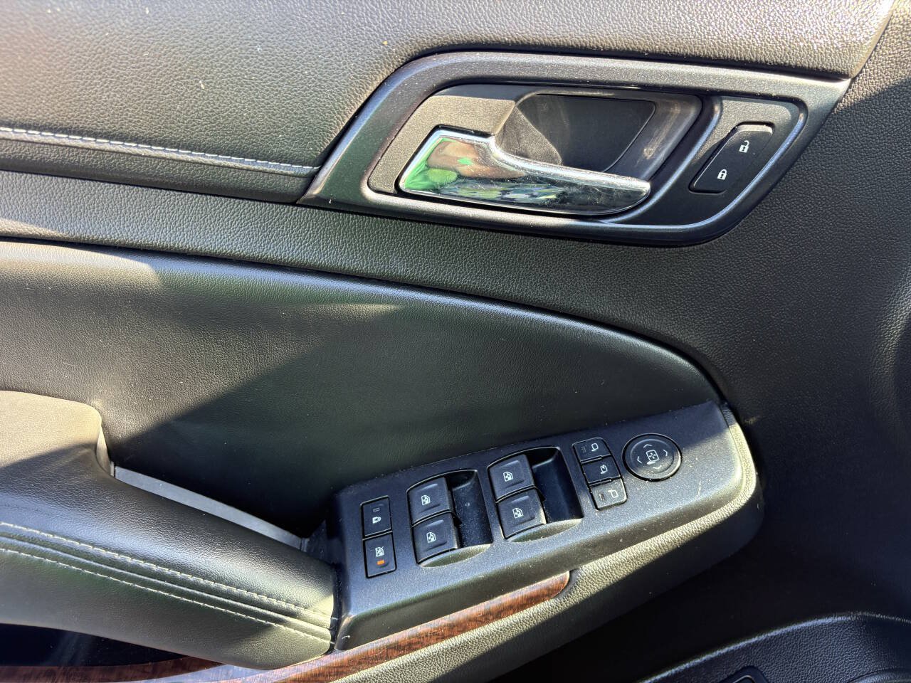 Used 2015 GMC Yukon SLT AWD/4WD image 25