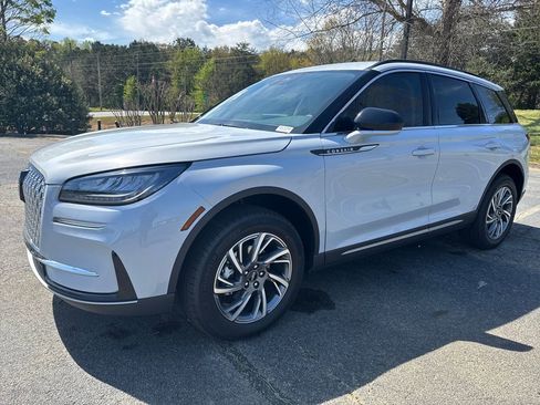 New 2026 Lincoln Corsair Premiere image 3