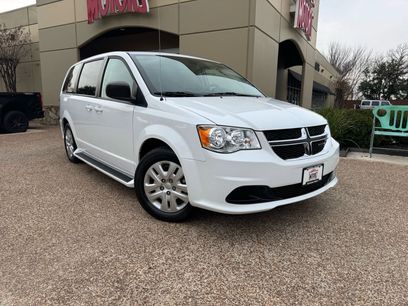Used 2018 Dodge Grand Caravan SE w/ UConnect Hands-Free Group