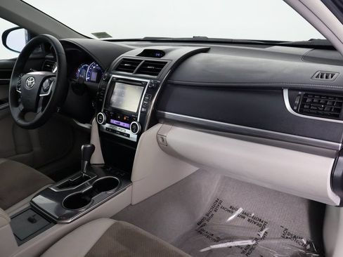 Used 2014 Toyota Camry XLE w/ Leather Package FWD image 9