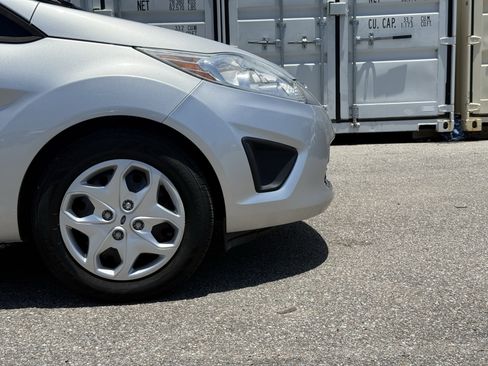 Used 2013 Ford Fiesta SE w/ Super Fuel Economy Pkg FWD image 11