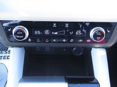 Used 2024 Mitsubishi Outlander SEL Black Edition image 28