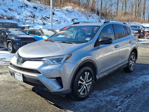 Used 2017 Toyota RAV4 LE image 3
