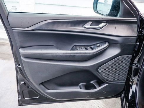 New 2025 Jeep Grand Cherokee L Altitude image 23