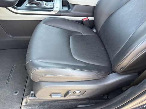 Used 2024 Kia Carnival LX image 5