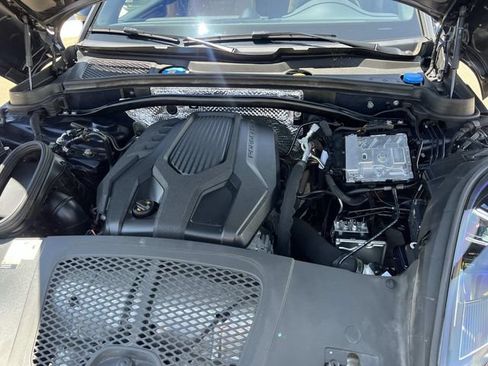 Used 2022 Porsche Macan AWD/4WD image 10
