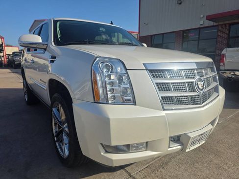 Used 2012 Cadillac Escalade Platinum RWD image 1