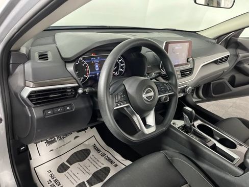 Used 2024 Nissan Altima 2.5 SV FWD image 21