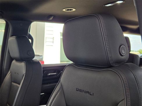 Used 2025 GMC Yukon Denali RWD image 11