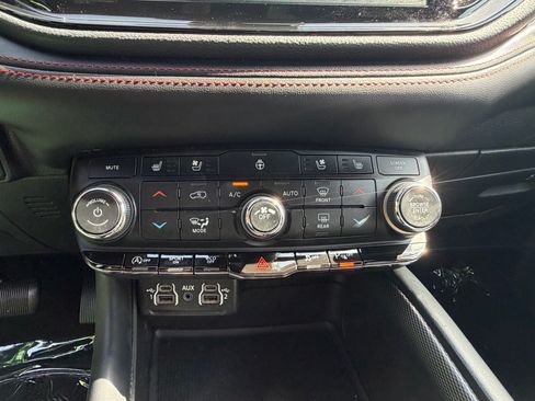 Used 2024 Dodge Durango GT AWD/4WD image 38