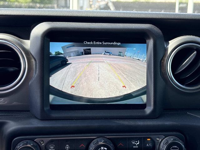 Used 2021 Jeep Wrangler Unlimited Sahara AWD/4WD image 16