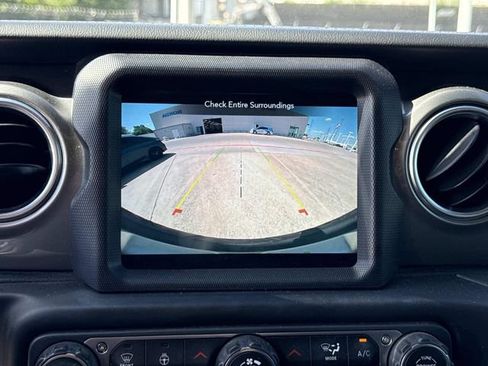 Used 2021 Jeep Wrangler Unlimited Sahara AWD/4WD image 16
