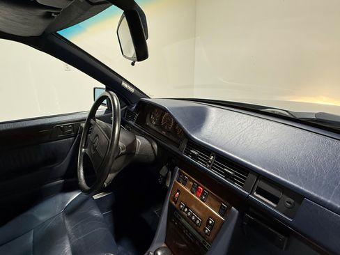 Used 1990 Mercedes-Benz 300 CE Coupe image 31