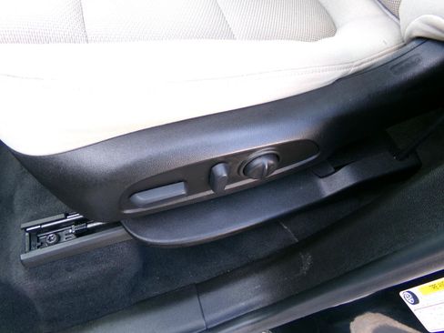 Used 2022 Chevrolet Traverse LS AWD/4WD image 13