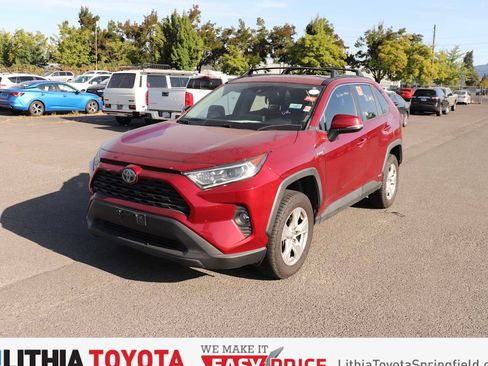 Used 2020 Toyota RAV4 XLE w/ Carpet Mat Package AWD/4WD image 1
