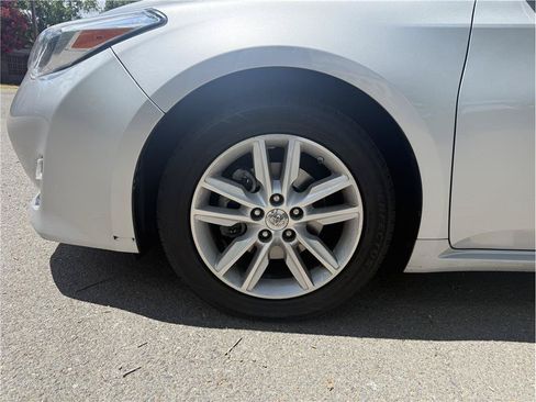 Used 2014 Toyota Avalon XLE Premium w/ Preferred Accessory Package FWD image 9