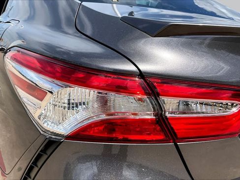 Used 2020 Toyota Camry SE FWD image 27