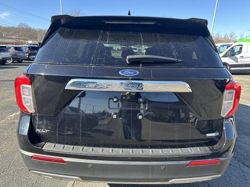 Used 2020 Ford Explorer XLT w/ Equipment Group 202A AWD/4WD image 4