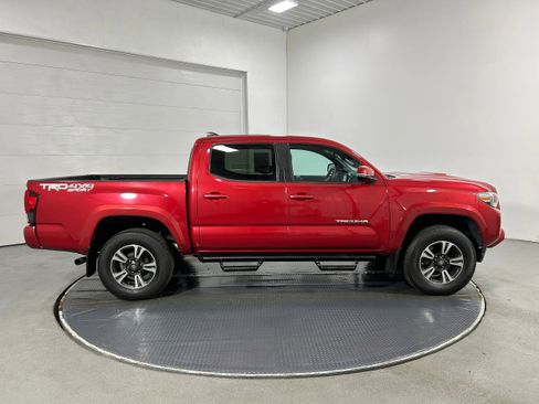 Used 2019 Toyota Tacoma TRD Sport image 30
