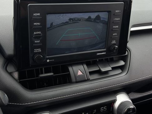 Used 2021 Toyota RAV4 XLE FWD image 18