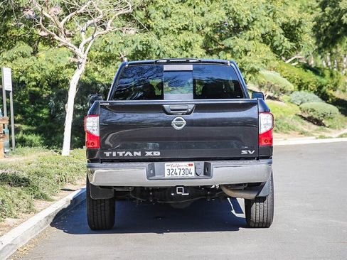 Used 2017 Nissan Titan SV image 6