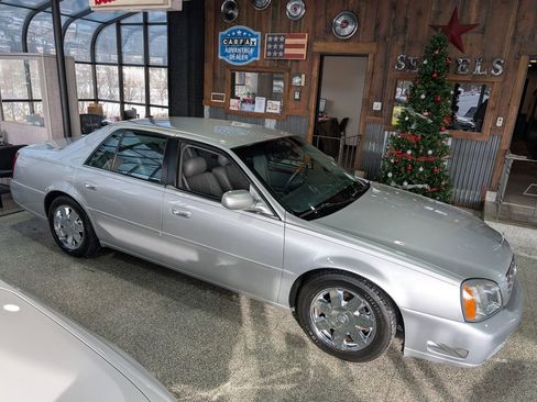 Used 2003 Cadillac De Ville DTS w/ Premium Luxury Package image 5