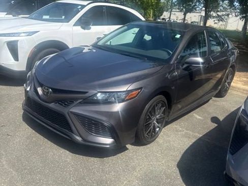 Used 2024 Toyota Camry SE FWD image 3