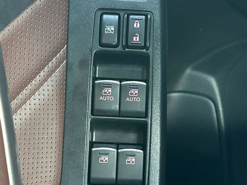 Used 2017 Subaru Forester 2.5i Touring AWD/4WD image 16