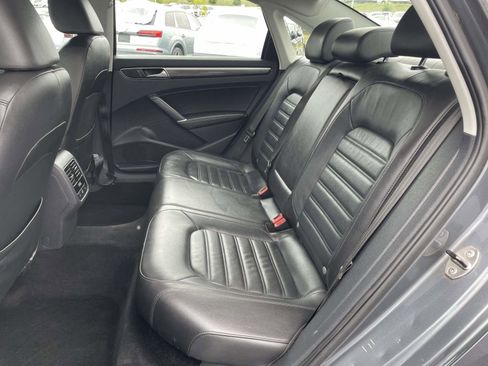 Used 2017 Volkswagen Passat 1.8T SEL Premium FWD image 12