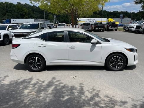 Used 2024 Nissan Sentra SV FWD image 8