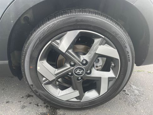 Used 2025 Hyundai Venue SEL image 24