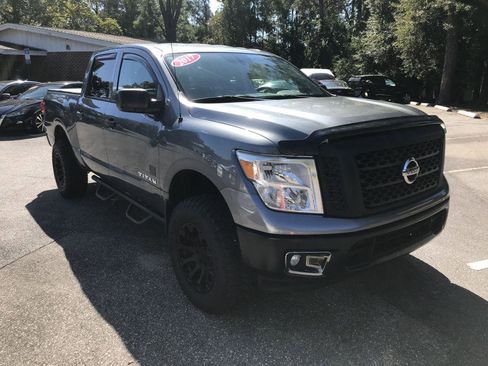 Used 2017 Nissan Titan 4x4 Crew Cab image 3