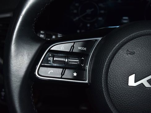 Used 2025 Kia Seltos EX FWD image 7