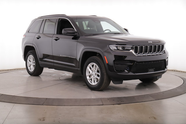 Used 2025 Jeep Grand Cherokee Laredo X AWD/4WD image 2