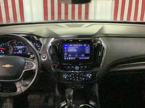 Used 2023 Chevrolet Traverse LT w/ Rear Camera Mirror Package image 12