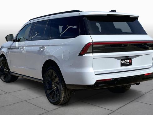 New 2026 Lincoln Navigator Reserve w/ Jet Appearance Package AWD/4WD image 12